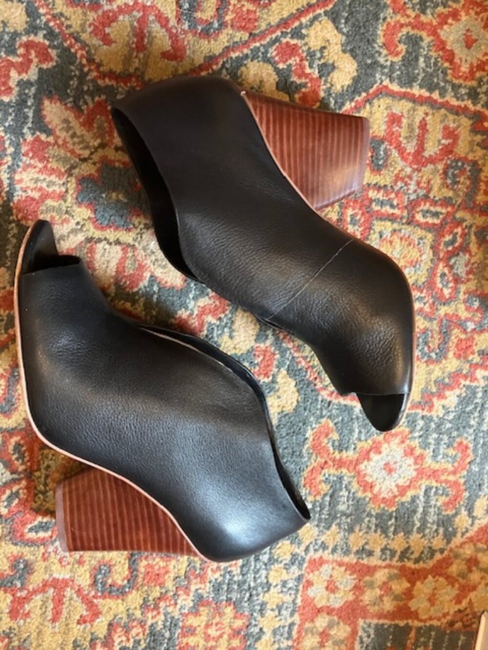 Like New Vince Camuto Women's Kainan Black Leather Open Toe Booties Size 7.5